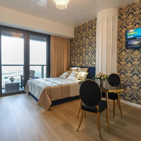 Diamond Class Hanza Tower Apartment *